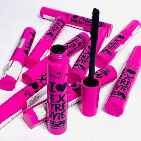 essence I love Extre-me Crazy Volume Mascara